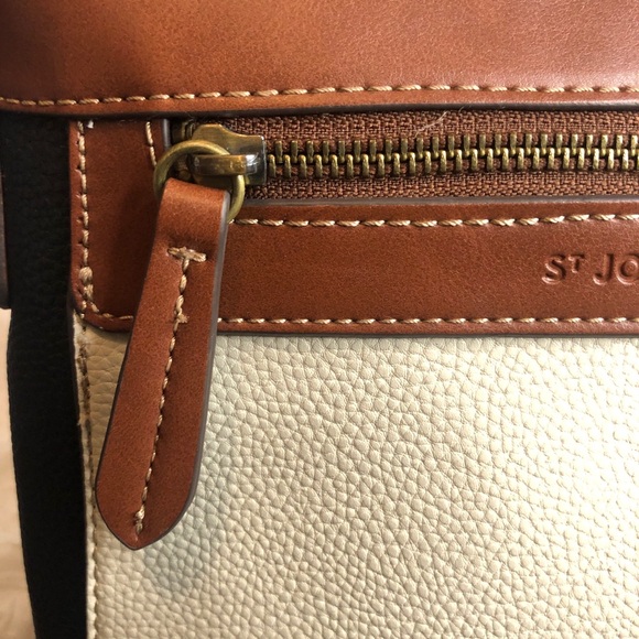 St John’s Bay bundle. Crossbody, tee and long sleeve tee Medium. - Picture 13 of 16